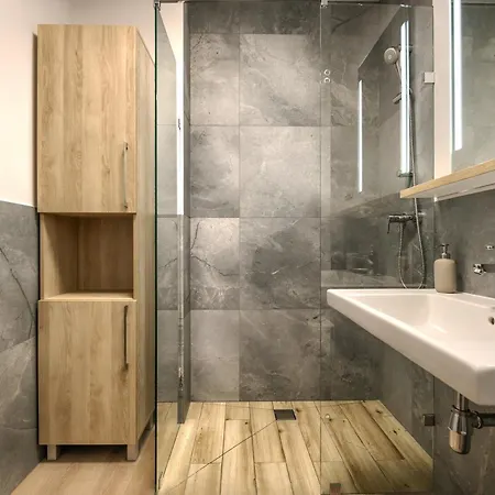 Aboutartapartments - Otynska 4 *