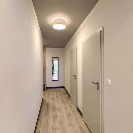 Aboutartapartments - Otynska 4 *