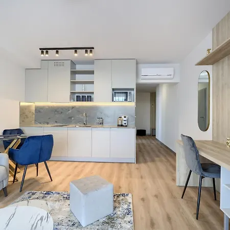 Aboutartapartments - Otynska 4 *