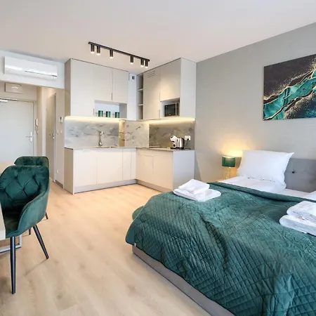 Апартаменты Aboutartapartments - Otynska 4 *