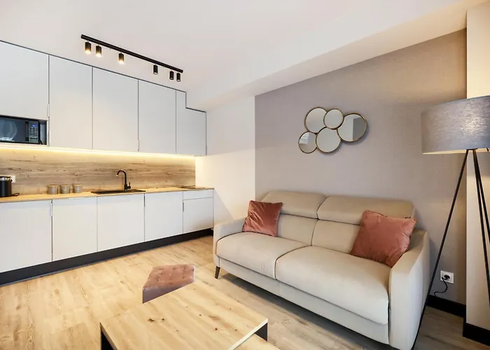 Апартаменти Aboutartapartments - Otynska 4 *