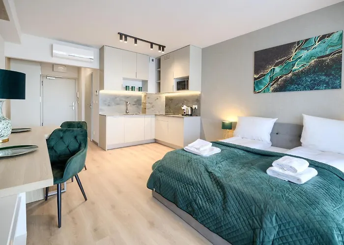 Апартаменти Aboutartapartments - Otynska 4 *